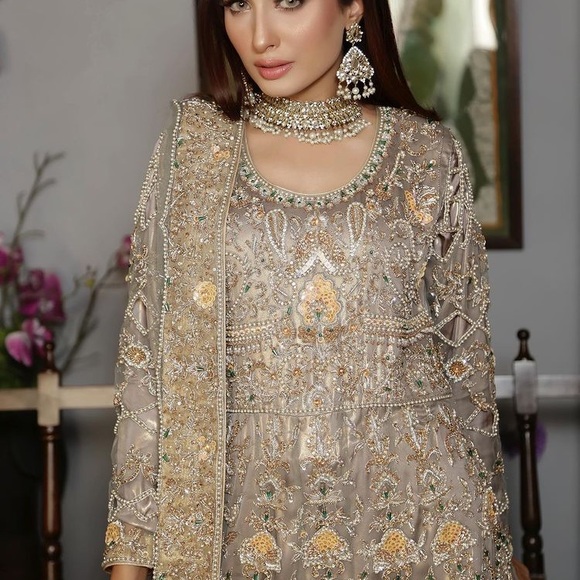 Bridal Maxi with Net duppatta with heavy border - Picture 4 of 4